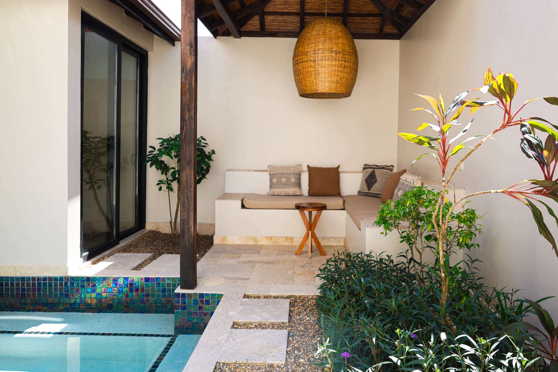 Almond-Beach-Deluxe-Rooms-03