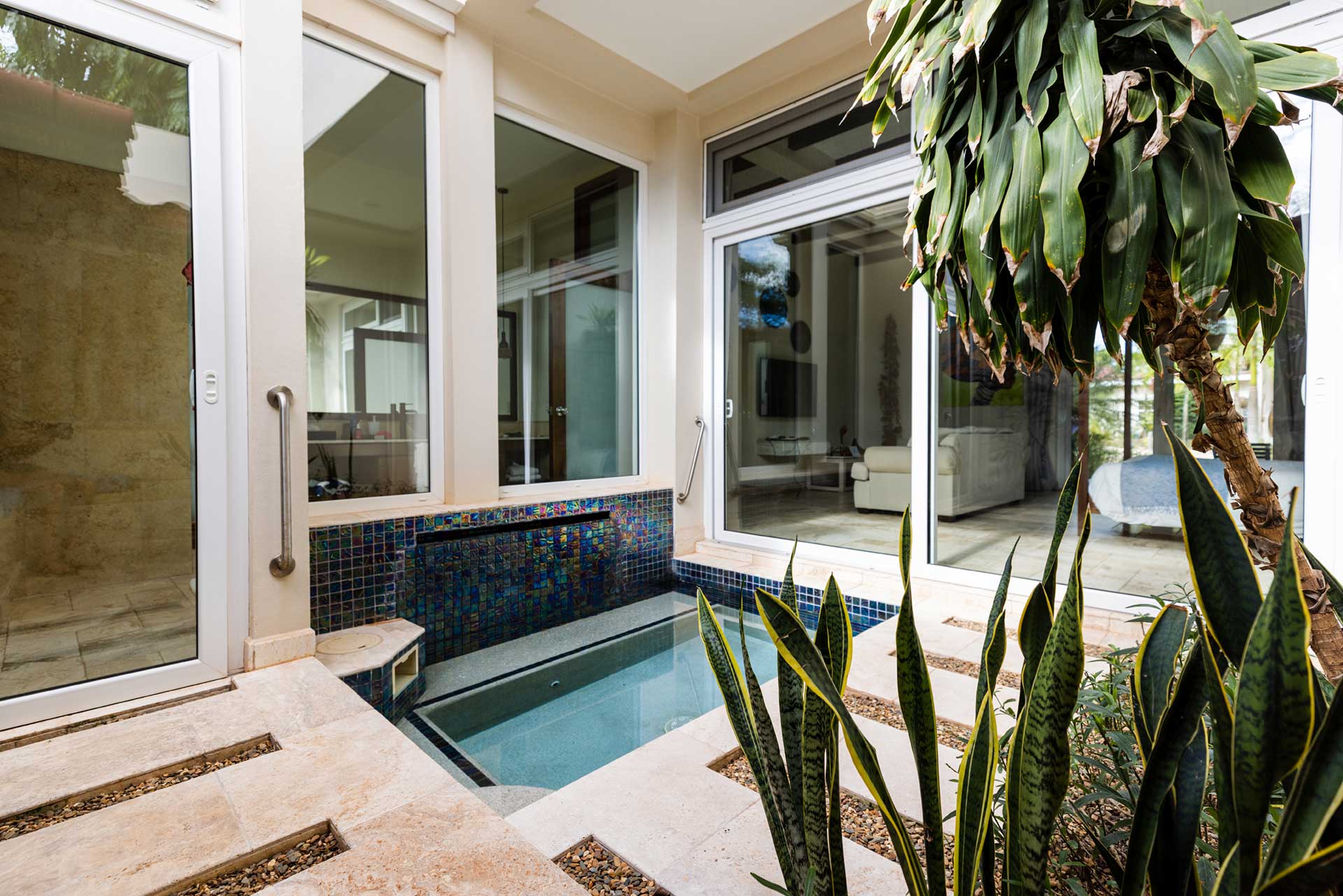 JAGUAR-REEF-DELUXE-SUITE-LOWER-LEVEL-03