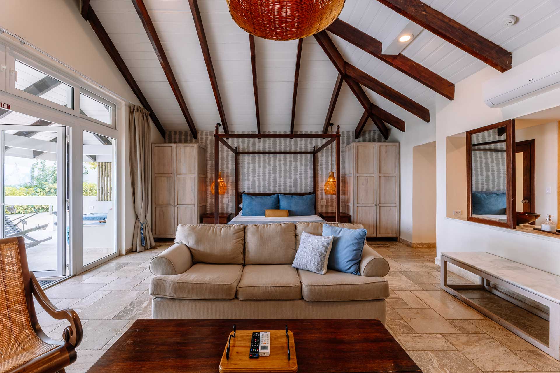 JAGUAR-REEF-SEAFRONT-SUITES-02