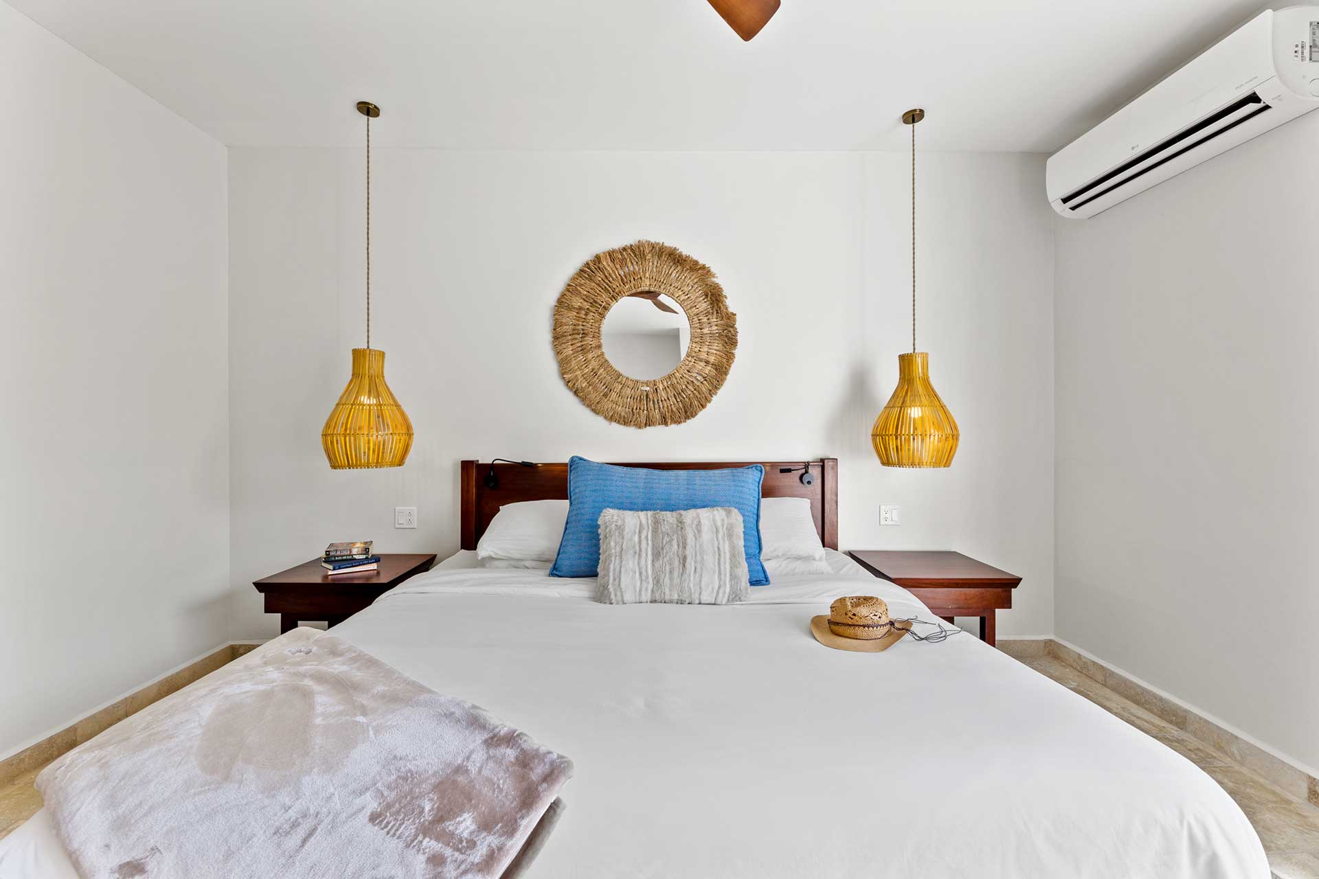 JCCUELLAR-JAGUAR-REEF-2-BEDROOM-POOL-02
