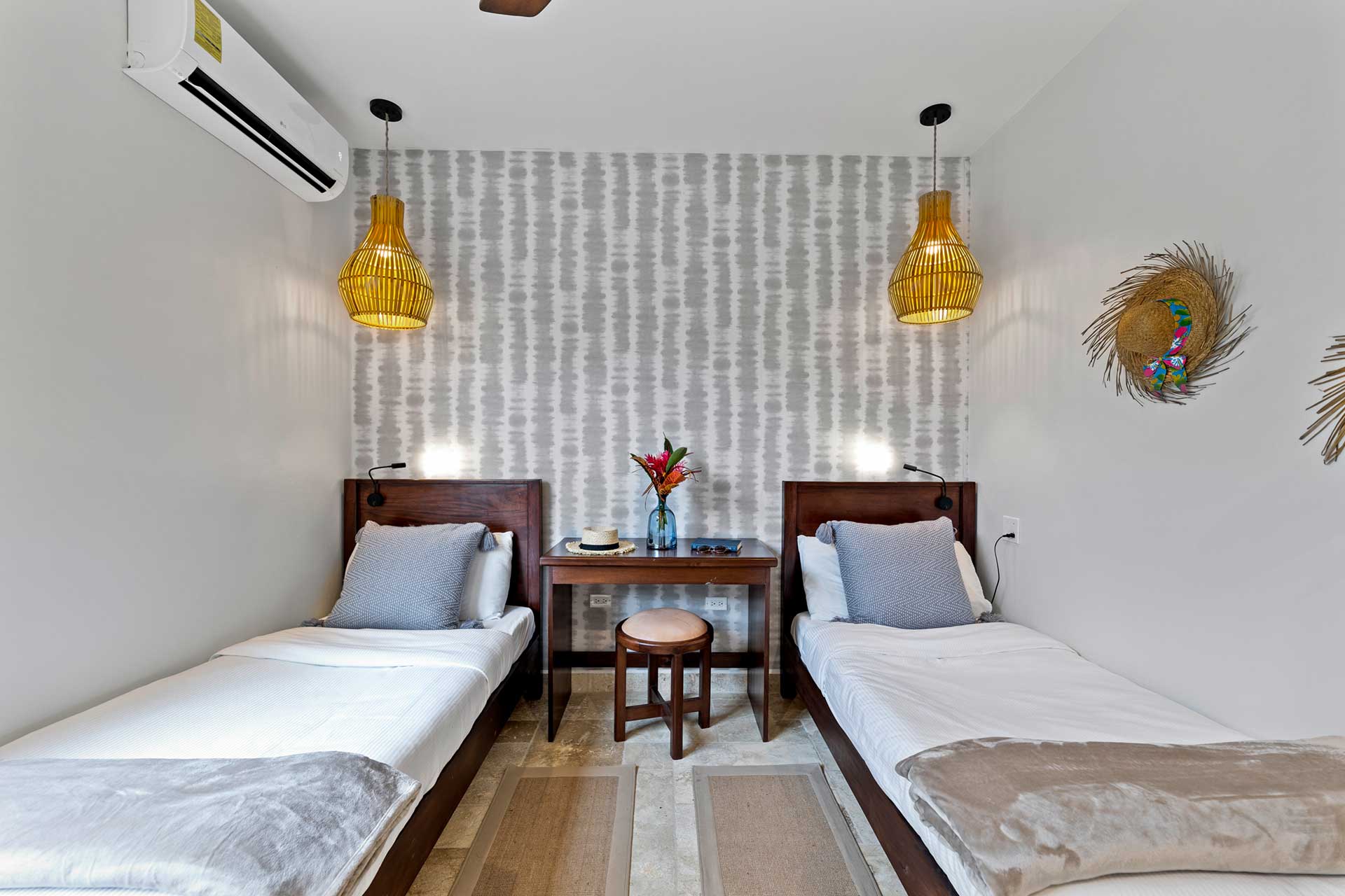 JCCUELLAR-JAGUAR-REEF-2-BEDROOM-POOL-03