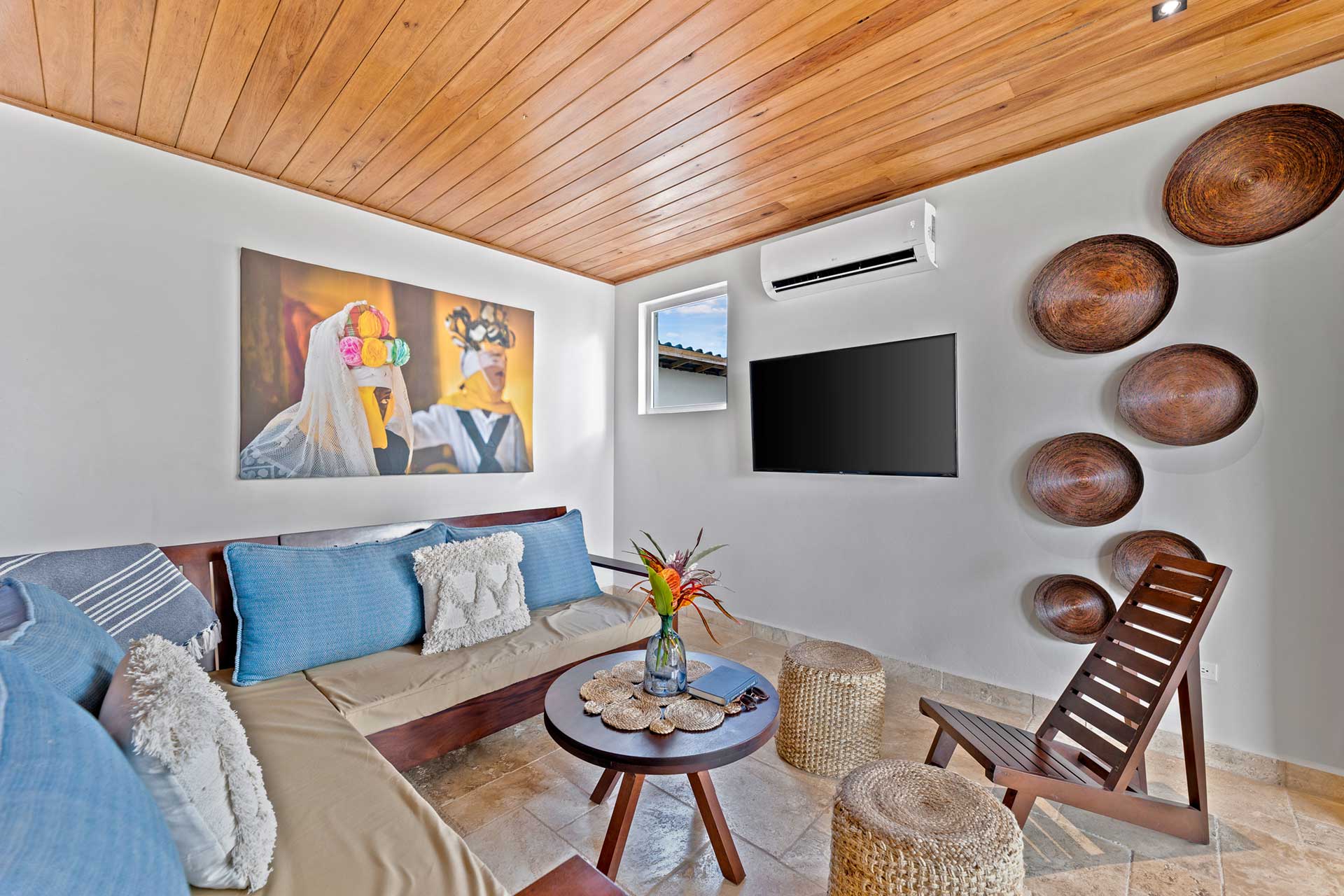 JCCUELLAR-JAGUAR-REEF-2-BEDROOM-POOL-05