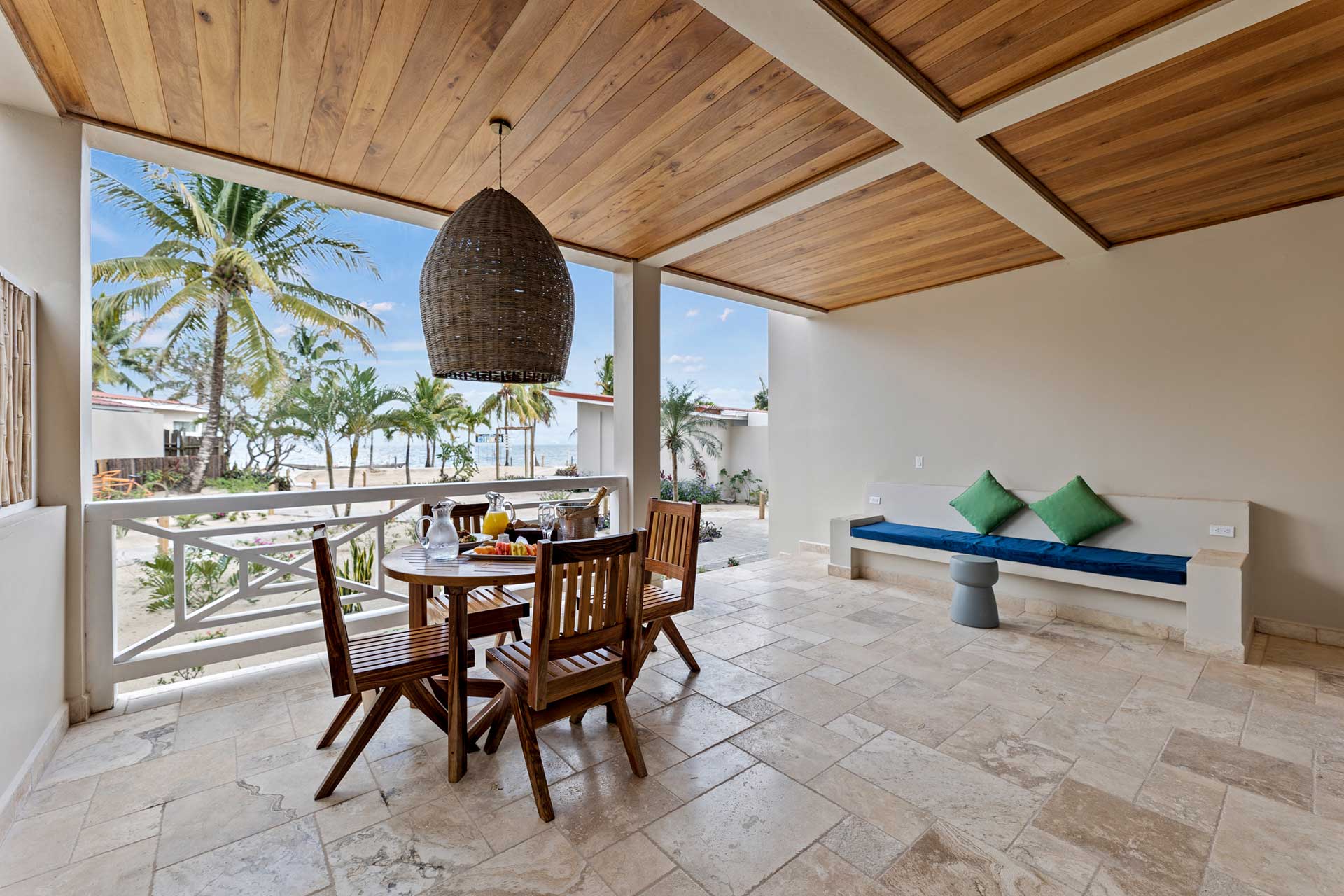 JCCUELLAR-JAGUAR-REEF-2-BEDROOM-POOL-07