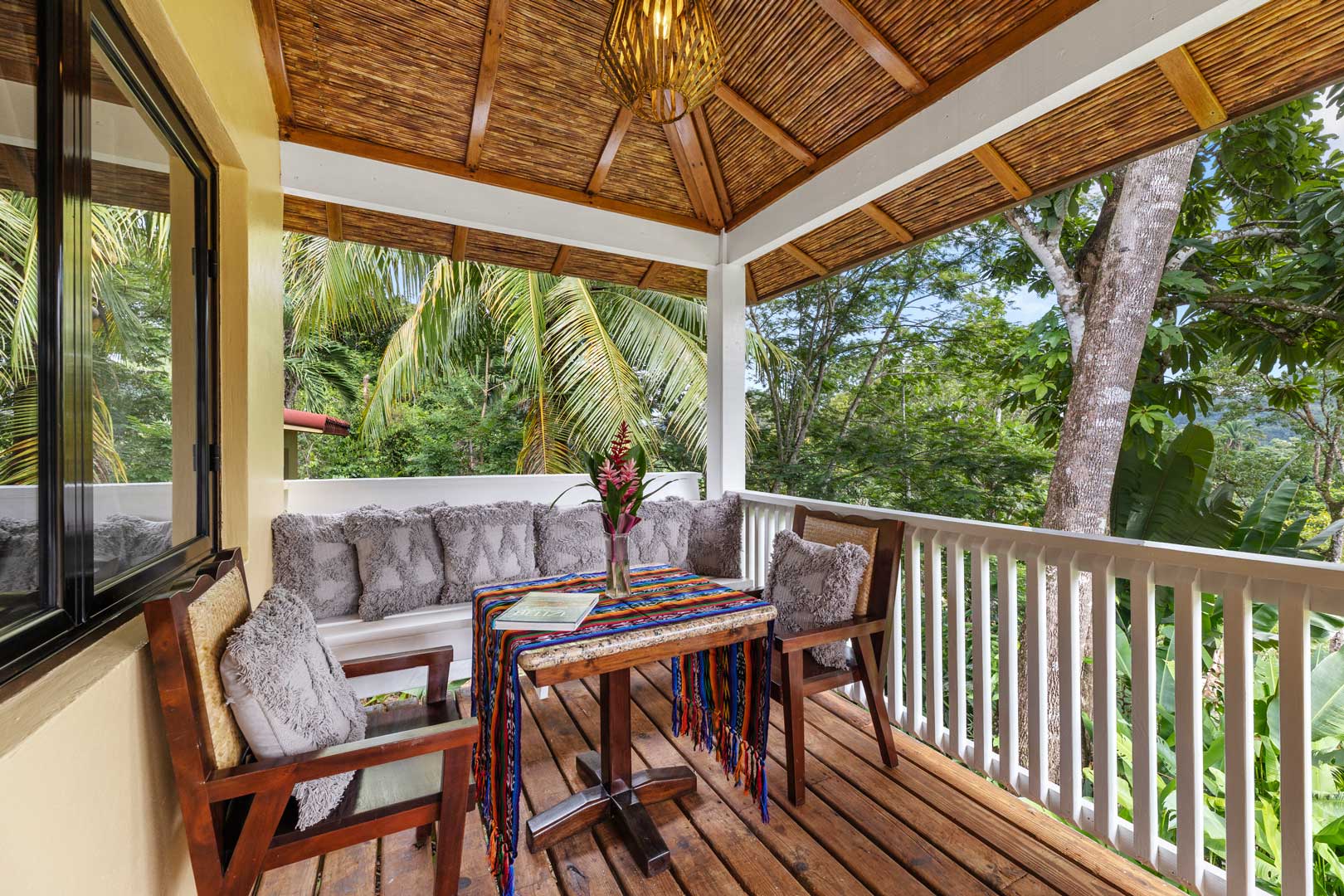 Sleeping-Giant-Jungle-Cottage-Pool-08
