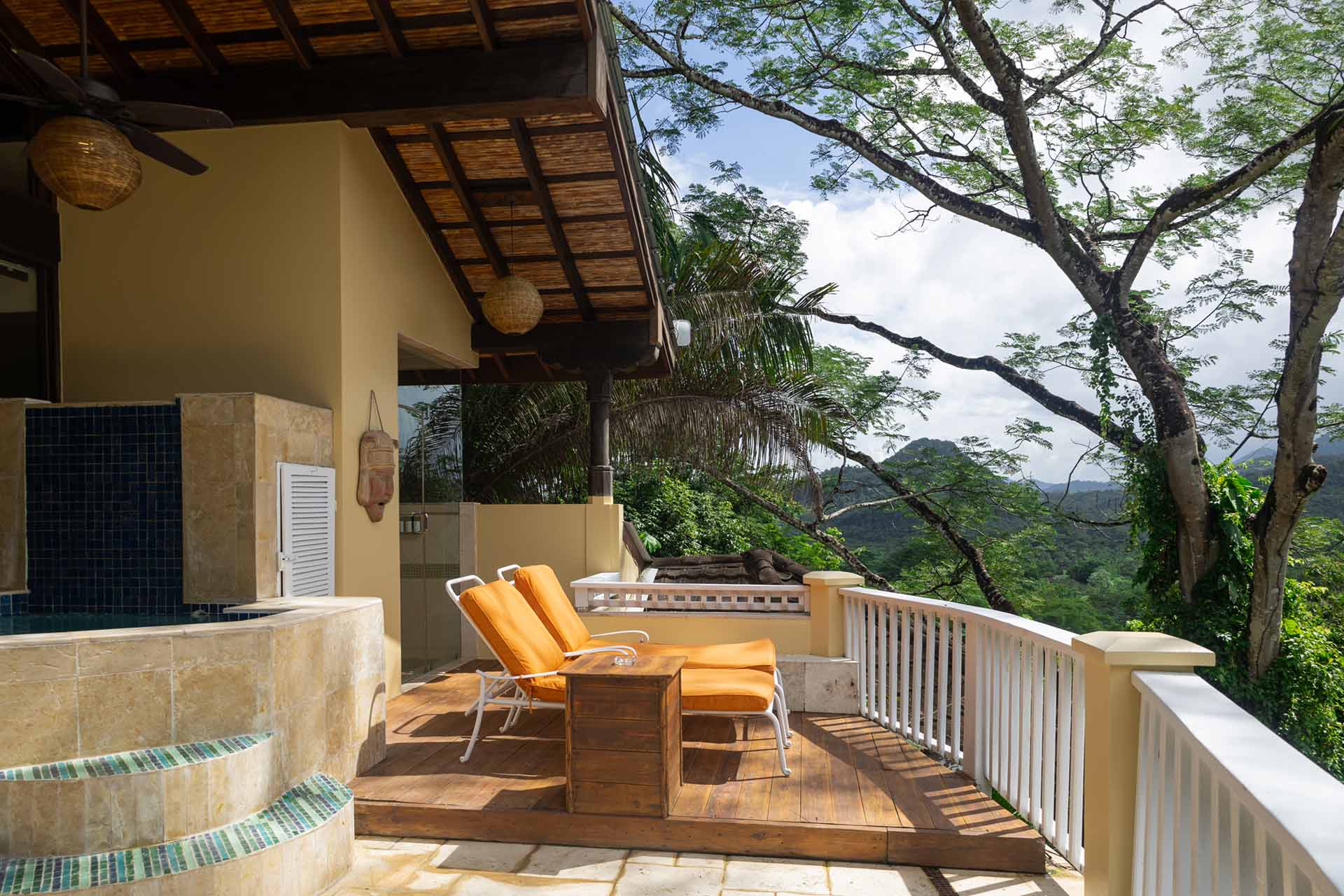 Sleeping-Giant-Montainview-Penthouse-Pool-03