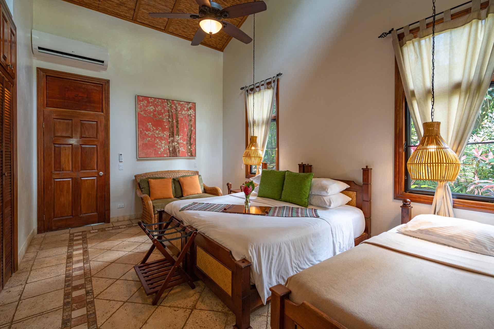 Sleeping-Giant-Owners-Jungle-House-04