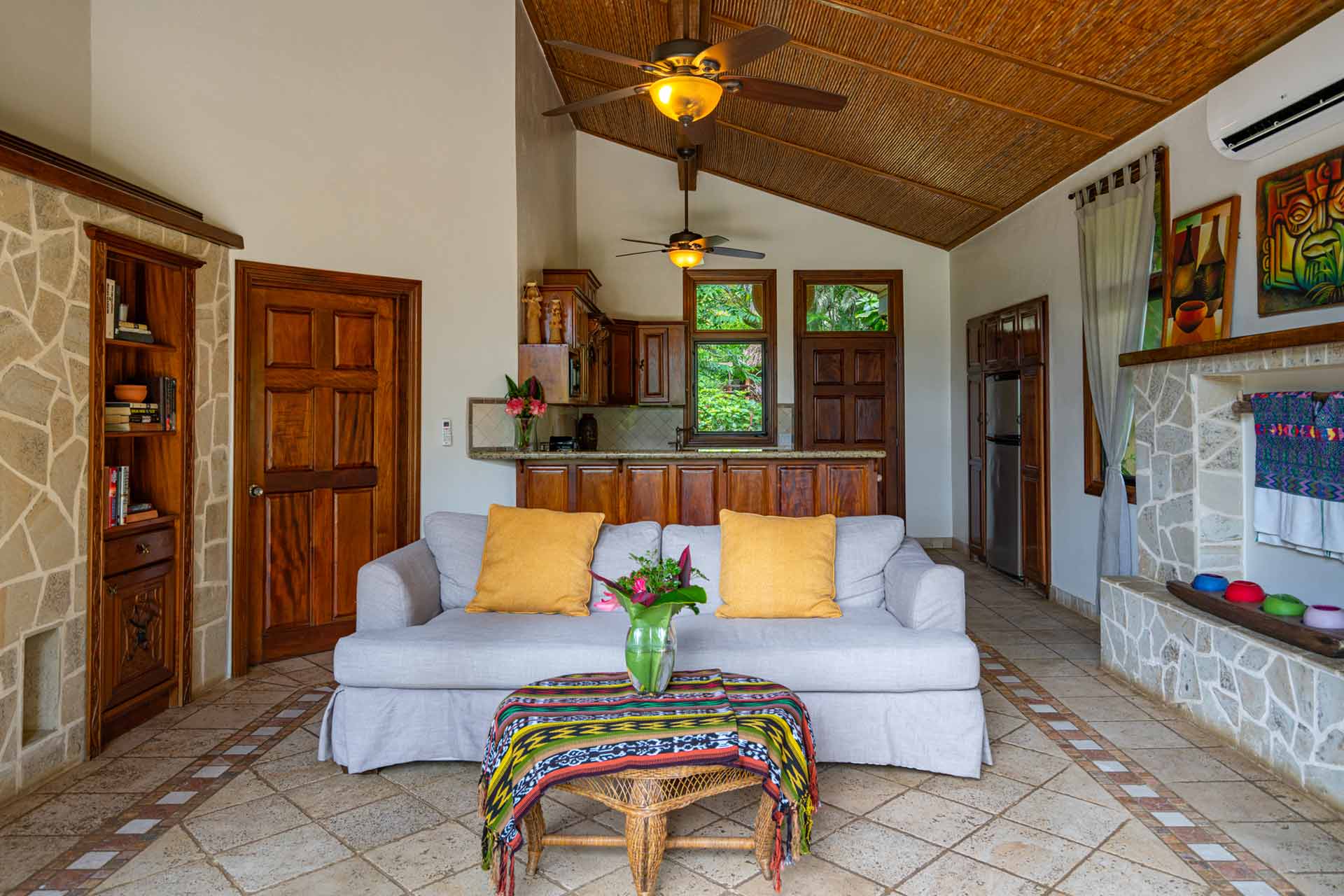 Sleeping-Giant-Owners-Jungle-House-05