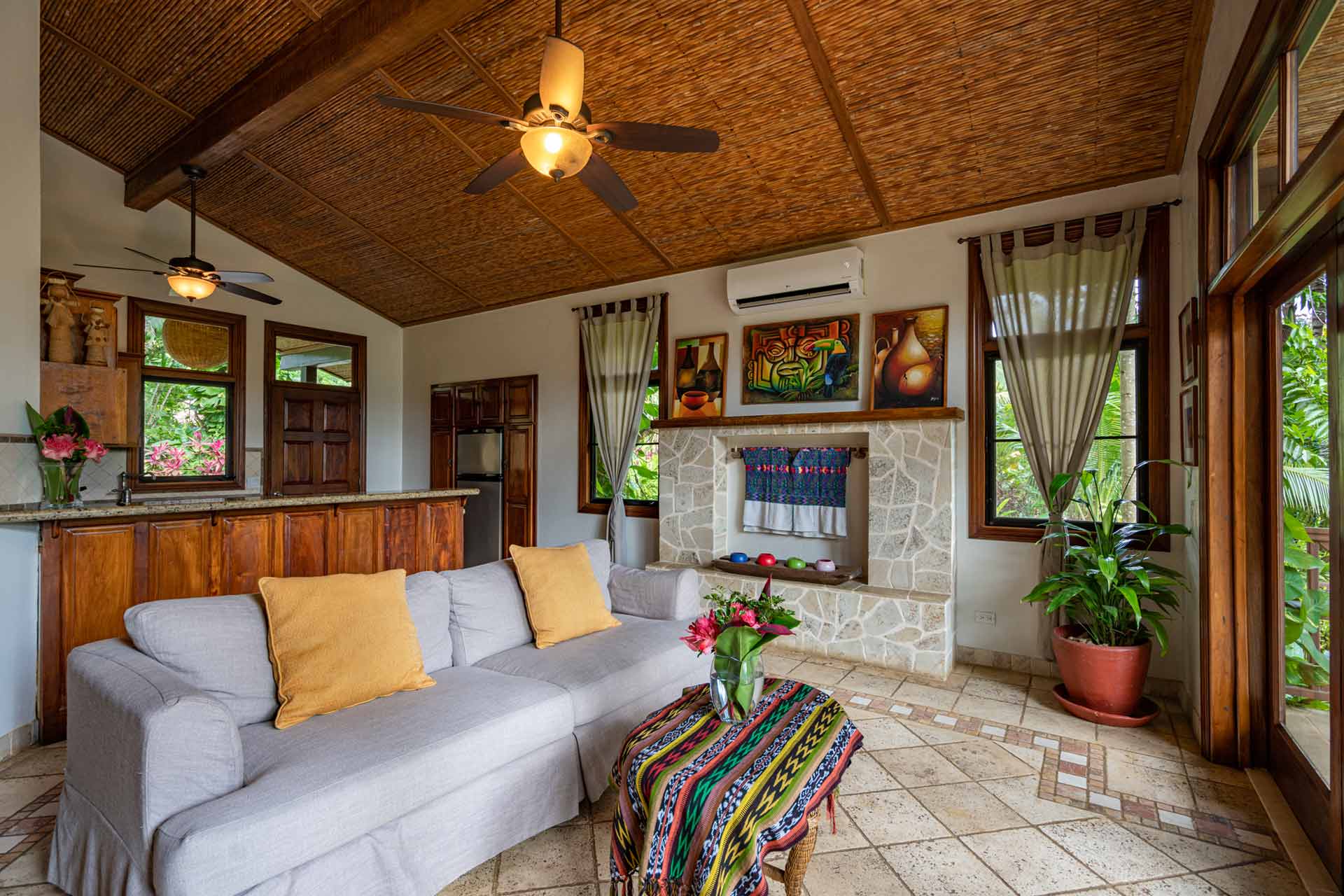 Sleeping-Giant-Owners-Jungle-House-07