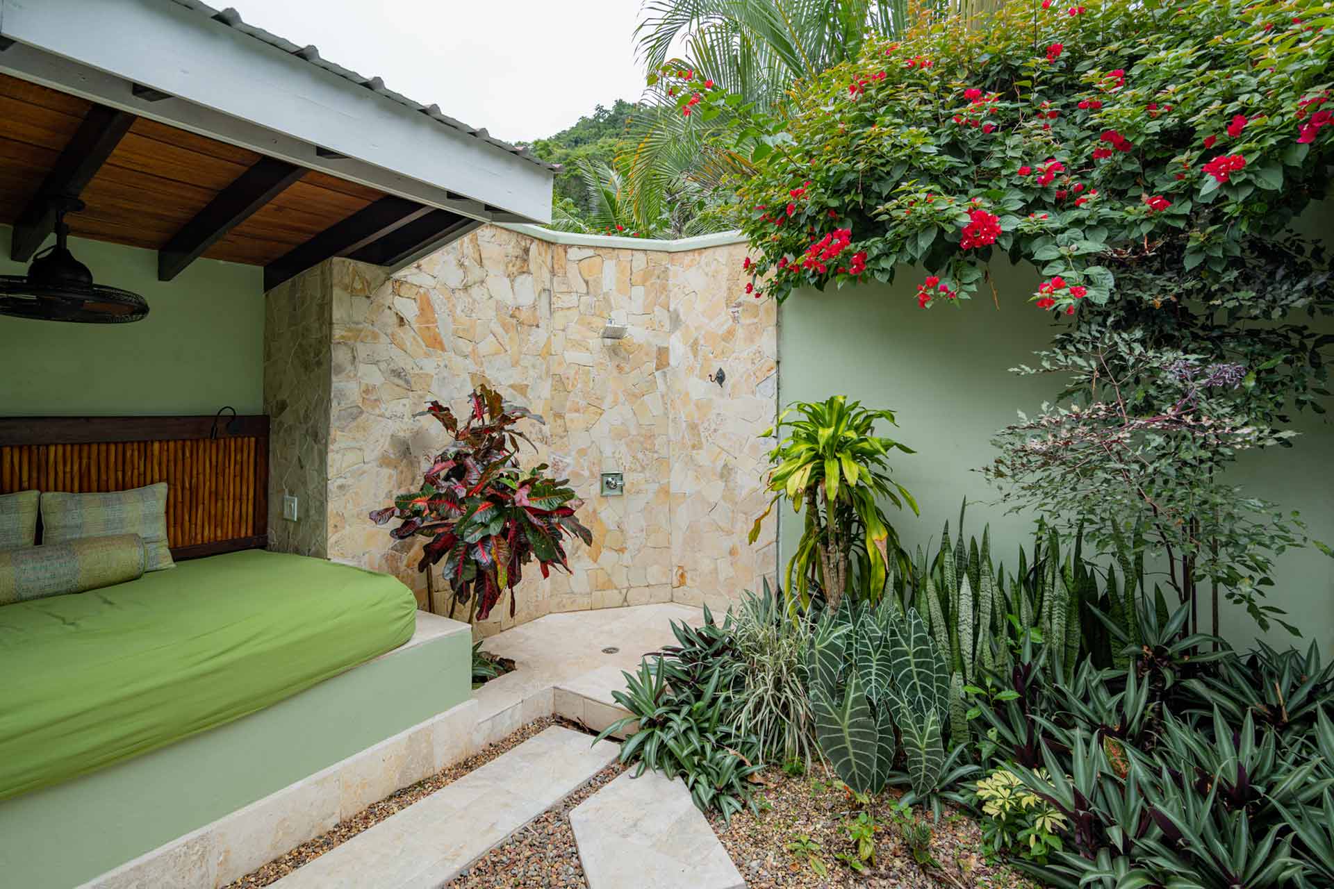 Sleeping-Giant-Riverview-Suite-Pool-02