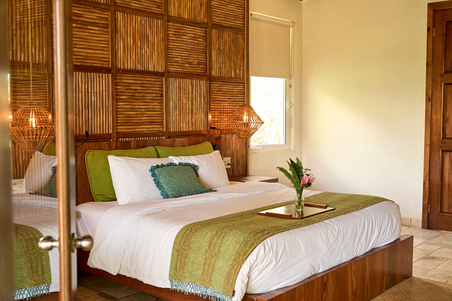 Sleeping-Giant-Riverview-Suite-Pool-03