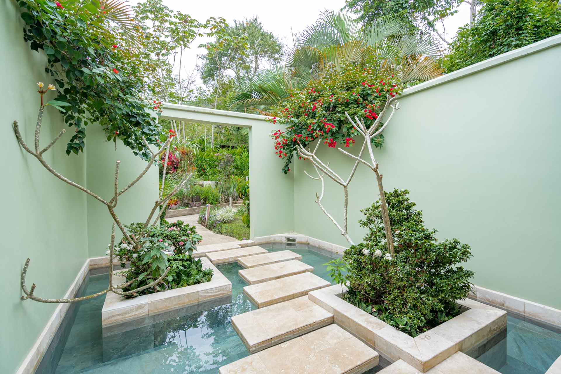 Sleeping-Giant-Riverview-Suite-Pool-06