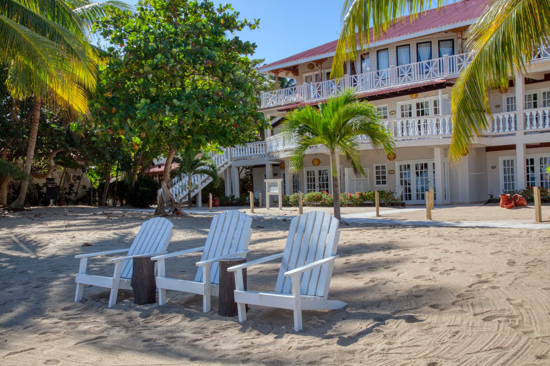 The-Colonial-Inn-Exterior-02