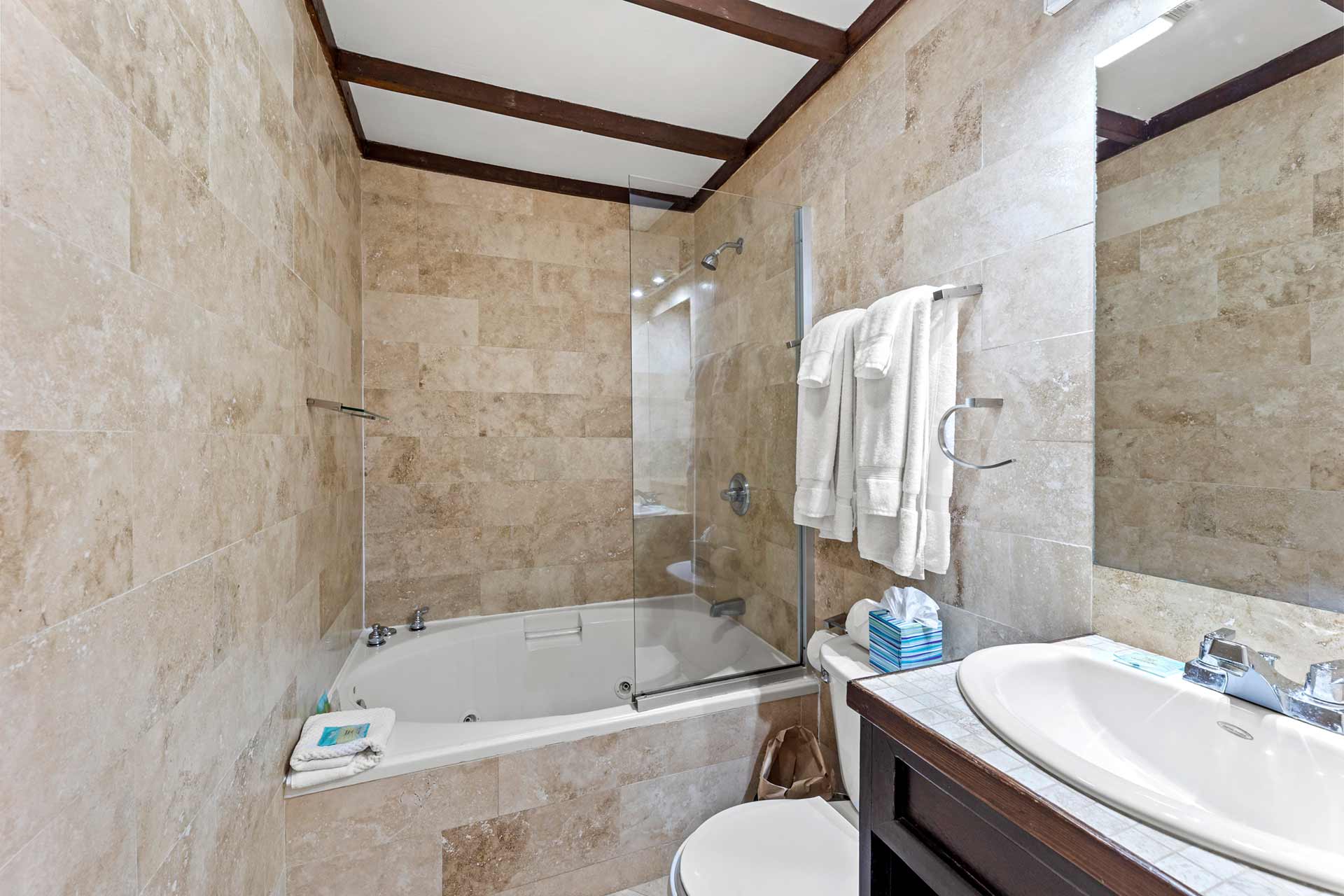 UMAYA-2-Bedroom-Lagoon-Bayview-04