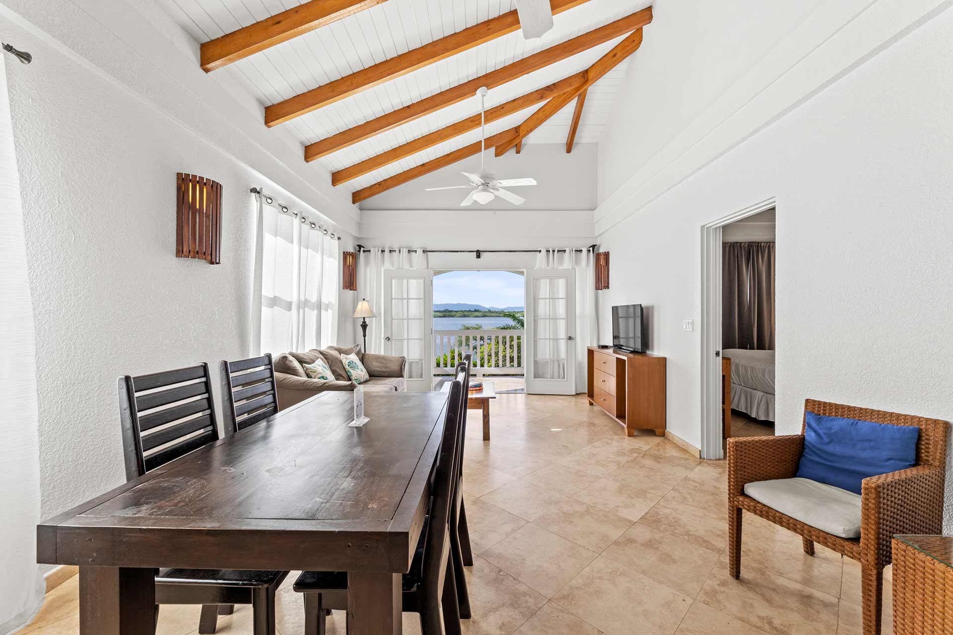 UMAYA-2-Bedroom-Lagoon-Bayview-06