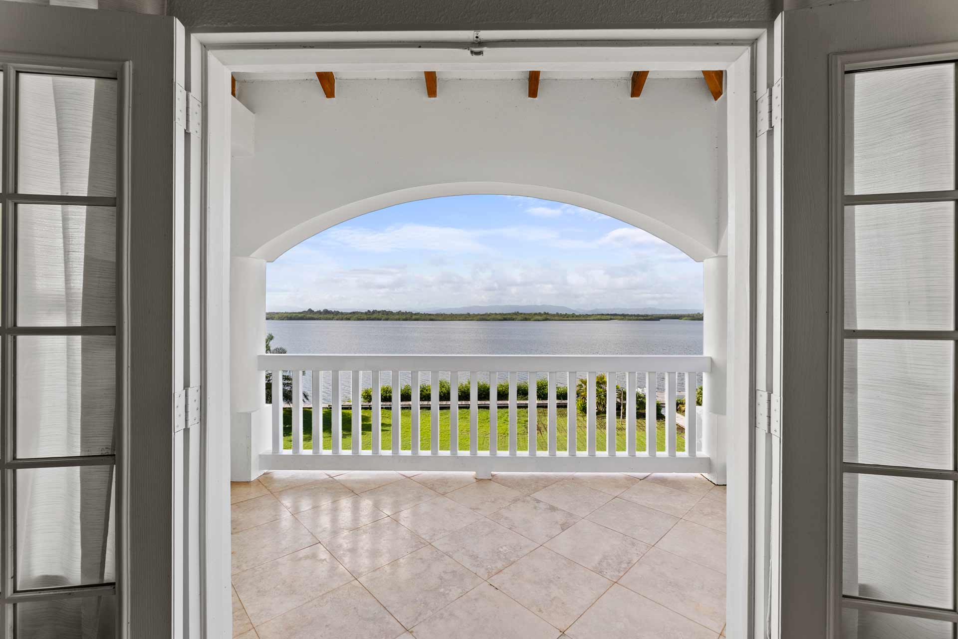 UMAYA-2-Bedroom-Penthouse-Lagoon-Bayview-05