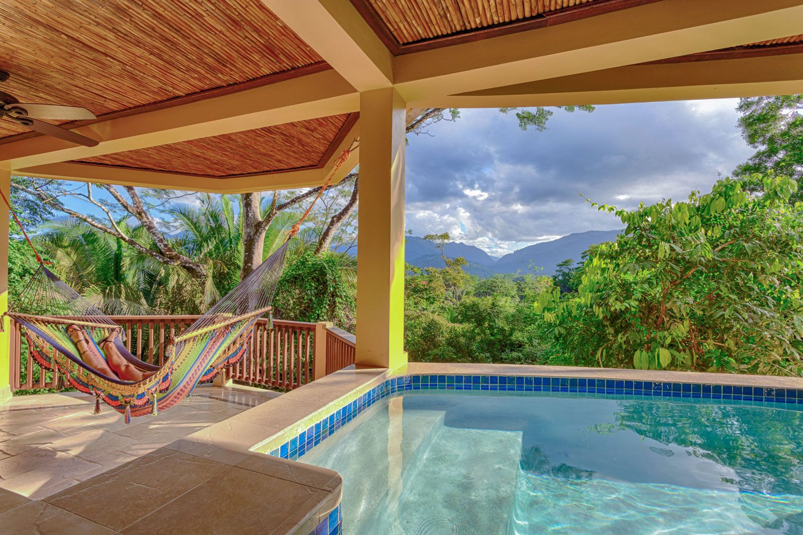 Mountain-View-Suites-Sleeping-Giant-Hammock-Pool_webopd